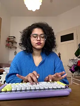 Snapshot of Curvydesifromgermany chatting on 01/28/25, 11:28 Curvydesifromgermany online show from 01/28/25, 11:28