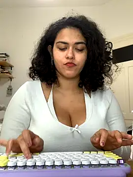 Snapshot of Curvydesifromgermany chatting on 09/11/25, 12:16 Curvydesifromgermany online show from 09/11/25, 12:16