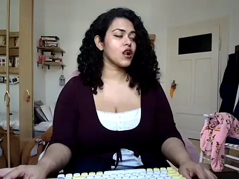 Snapshot of Curvydesifromgermany chatting on 02/27/26, 11:43 Curvydesifromgermany online show from 02/27/26, 11:43