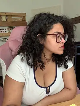 Curvydesifromgermany online show from 06/18/26, 01:48
