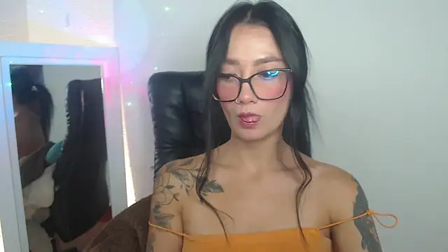 Snapshot of mariiana-diaz chatting on 06/12/26, 03:22 mariiana-diaz online show from 06/12/26, 03:22