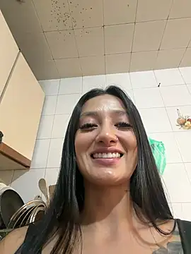 Snapshot of mariiana-diaz chatting on 06/20/26, 04:21 mariiana-diaz online show from 06/20/26, 04:21