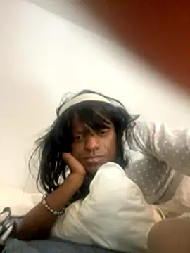 Snapshot of sexyhollytrannny chatting on 11/03/25, 01:23 sexyhollytrannny online show from 11/03/25, 01:23