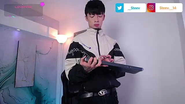 Steev Novoa online show from 04/18/26, 03:21