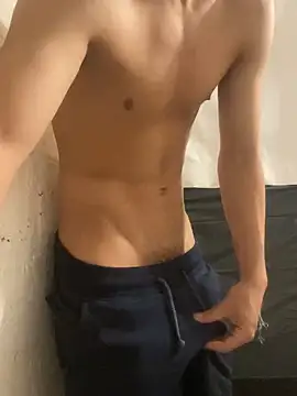 Snapshot of Mrtzz_ chatting on 02/18/25, 07:10 Mrtzz  online show from 02/18/25, 07:10