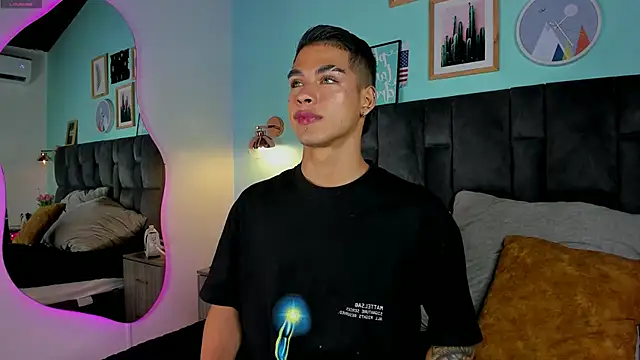 Snapshot of Ken-boy_ chatting on 02/19/25, 02:33 Ken-boy online show from 02/19/25, 02:33