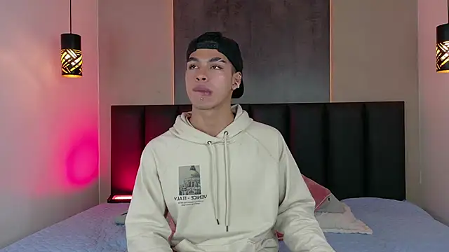 Snapshot of Ken-boy_ chatting on 02/22/25, 03:01 Ken-boy online show from 02/22/25, 03:01