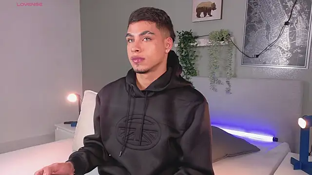 Snapshot of Ken-boy_ chatting on 09/09/25, 11:43 Ken-boy online show from 09/09/25, 11:43