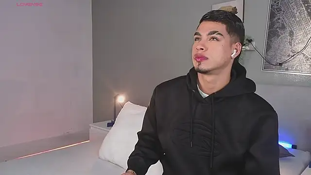 Snapshot of Ken-boy_ chatting on 09/26/25, 11:47 Ken-boy online show from 09/26/25, 11:47