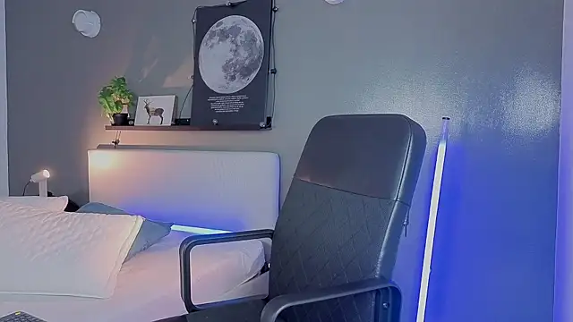 Snapshot of Ken-boy_ chatting on 10/11/25, 12:04 Ken-boy online show from 10/11/25, 12:04