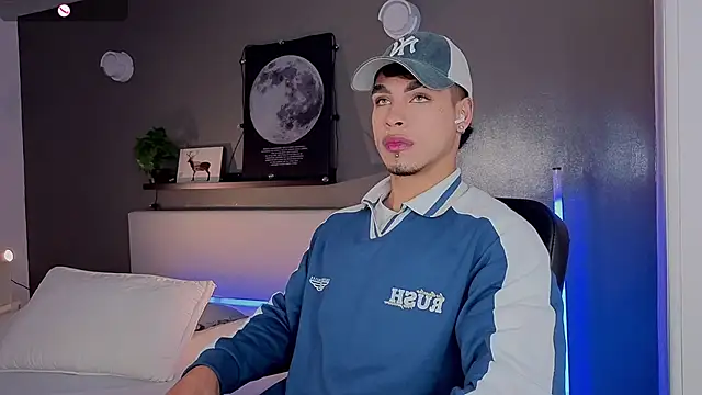 Snapshot of Ken-boy_ chatting on 10/13/25, 11:43 Ken-boy online show from 10/13/25, 11:43