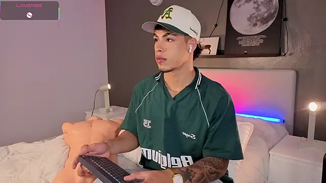 Snapshot of Ken-boy_ chatting on 11/03/25, 11:44 Ken-boy online show from 11/03/25, 11:44