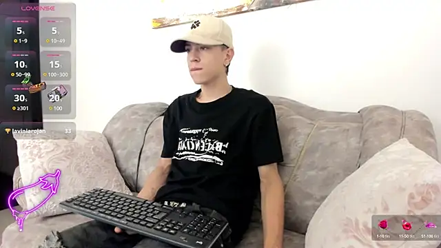 Snapshot of Dei_v_48 chatting on 02/04/25, 08:17 Dei v 48 online show from 02/04/25, 08:17