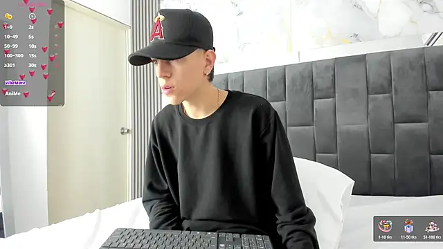 Snapshot of Dei_v_48 chatting on 02/19/25, 06:11 Dei v 48 online show from 02/19/25, 06:11