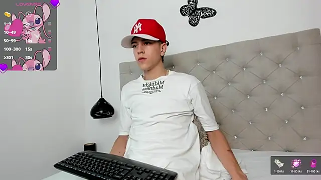 Snapshot of Dei_v_48 chatting on 03/01/25, 03:53 Dei v 48 online show from 03/01/25, 03:53