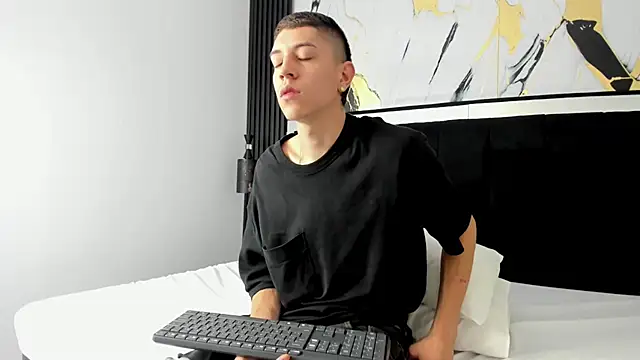 Snapshot of Dei_v_48 chatting on 03/07/25, 08:33 Dei v 48 online show from 03/07/25, 08:33