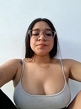 -VICKKY online show from 04/27/26, 02:59