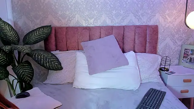 Snapshot of tiffany_becker chatting on 01/07/25, 10:52 tiffany becker online show from 01/07/25, 10:52