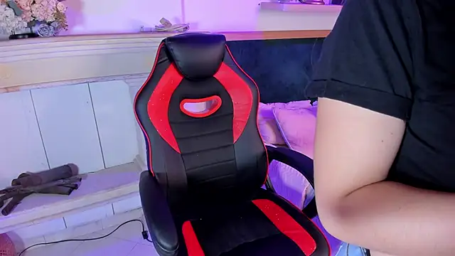 Snapshot of tiffany_becker chatting on 02/13/25, 08:03 tiffany becker online show from 02/13/25, 08:03