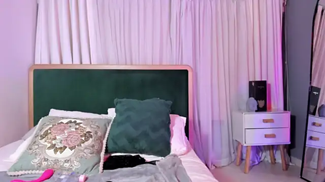 Snapshot of tiffany_becker chatting on 03/15/25, 05:19 tiffany becker online show from 03/15/25, 05:19