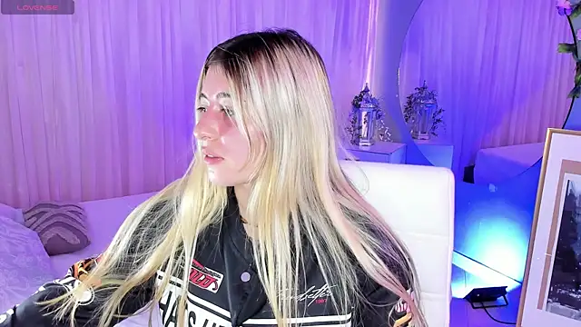 tiffany becker online show from 05/11/26, 02:45