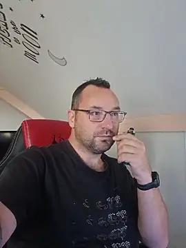 Snapshot of Fantaxx86 chatting on 11/09/25, 11:41 Fantaxx86 online show from 11/09/25, 11:41