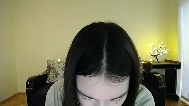 Snapshot of Pretty_shy chatting on 02/08/25, 09:13 Pretty shy online show from 02/08/25, 09:13