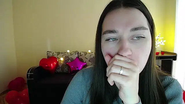 Snapshot of Pretty_shy chatting on 02/19/25, 01:06 Pretty shy online show from 02/19/25, 01:06