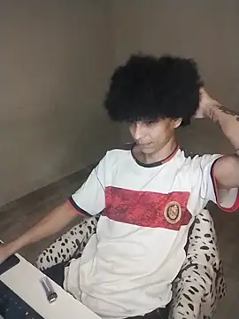 Snapshot of cardrey05 chatting on 12/22/25, 06:43 cardrey05 online show from 12/22/25, 06:43