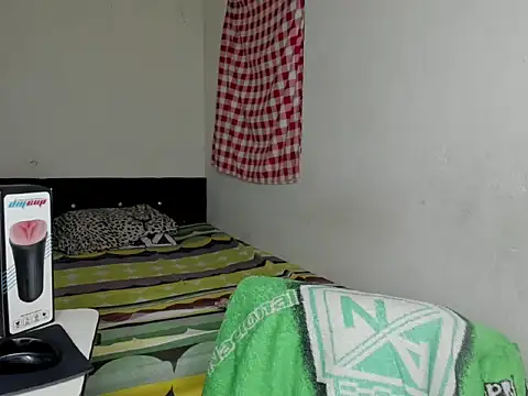 Snapshot of cardrey05 chatting on 03/23/26, 04:27 cardrey05 online show from 03/23/26, 04:27