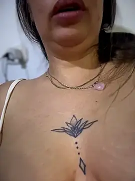 Emiily lee online show from 07/02/26, 02:22