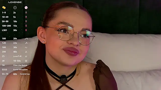 Snapshot of AnaWest chatting on 01/25/25, 11:44 AnaWest online show from 01/25/25, 11:44