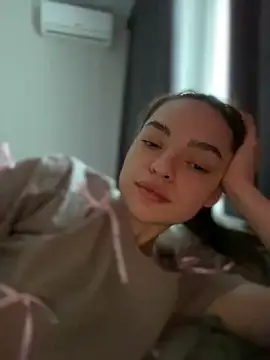 Snapshot of AnaWest chatting on 02/05/25, 09:15 AnaWest online show from 02/05/25, 09:15