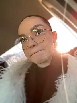 Snapshot of AnaWest chatting on 02/06/25, 05:35 AnaWest online show from 02/06/25, 05:35