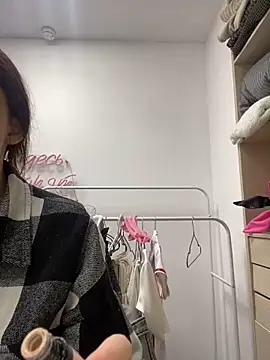 Snapshot of AnaWest chatting on 09/28/25, 05:57 AnaWest online show from 09/28/25, 05:57