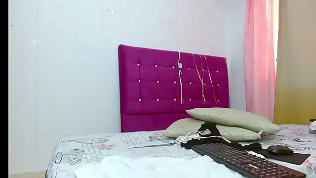 chantalsemenova1 online show from 10/24/25, 01:51