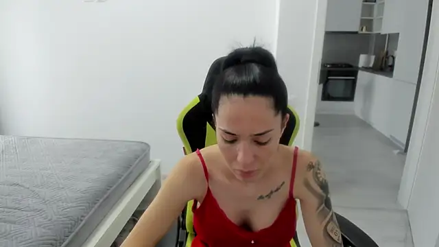 Snapshot of Emmapmg chatting on 07/15/26, 11:48 Emmapmg online show from 07/15/26, 11:48