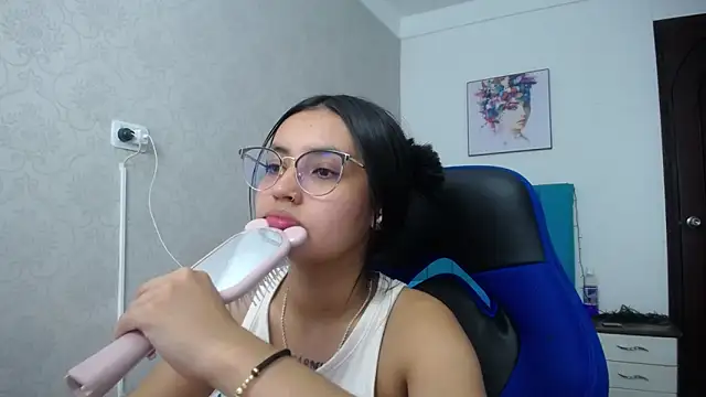 Snapshot of antonella_sweetlittle chatting on 01/15/25, 06:40 antonella sweetlittle online show from 01/15/25, 06:40