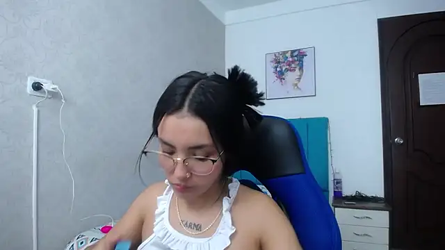 Snapshot of antonella_sweetlittle chatting on 01/17/25, 03:22 antonella sweetlittle online show from 01/17/25, 03:22