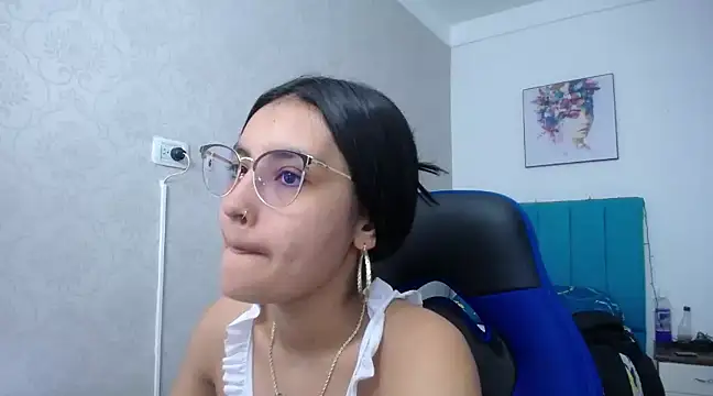 Snapshot of antonella_sweetlittle chatting on 01/22/25, 12:17 antonella sweetlittle online show from 01/22/25, 12:17