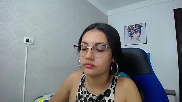 Snapshot of antonella_sweetlittle chatting on 02/19/25, 12:44 antonella sweetlittle online show from 02/19/25, 12:44