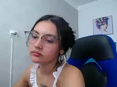 Snapshot of antonella_sweetlittle chatting on 02/21/25, 06:37 antonella sweetlittle online show from 02/21/25, 06:37