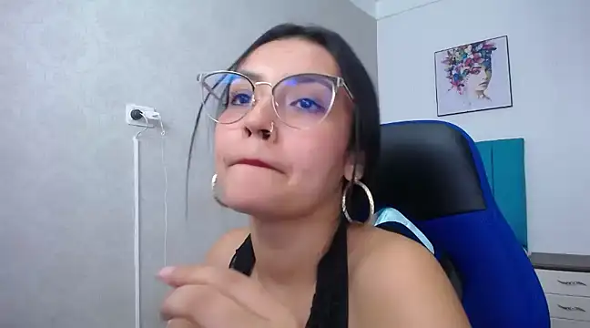 Snapshot of antonella_sweetlittle chatting on 02/26/25, 03:30 antonella sweetlittle online show from 02/26/25, 03:30