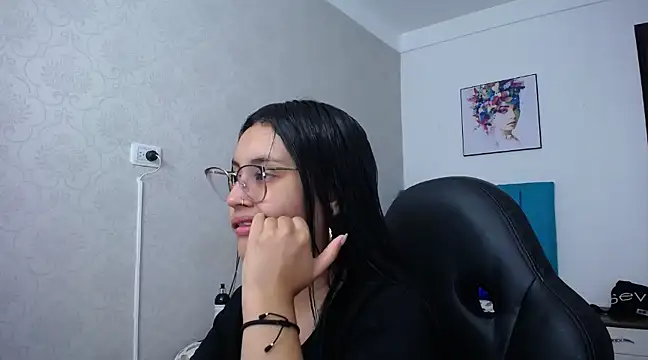 Snapshot of antonella_sweetlittle chatting on 03/20/25, 12:43 antonella sweetlittle online show from 03/20/25, 12:43