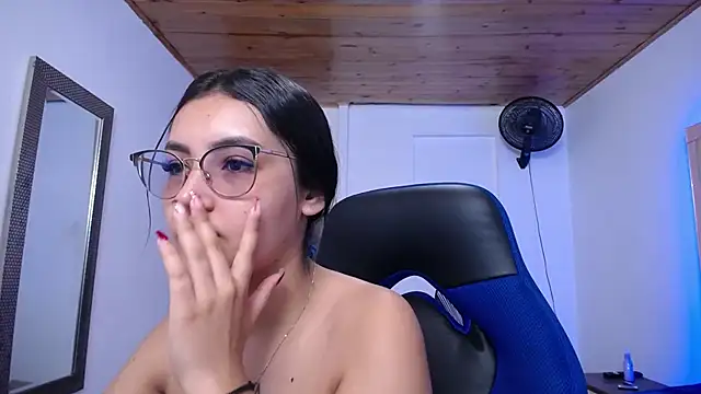 Snapshot of antonella_sweetlittle chatting on 11/05/25, 01:11 antonella sweetlittle online show from 11/05/25, 01:11