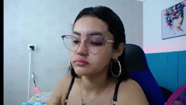 Snapshot of antonella_sweetlittle chatting on 11/18/25, 12:42 antonella sweetlittle online show from 11/18/25, 12:42