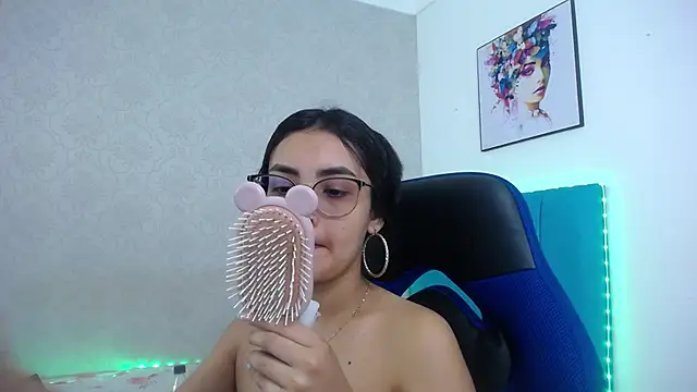 Snapshot of antonella_sweetlittle chatting on 11/26/25, 12:17 antonella sweetlittle online show from 11/26/25, 12:17