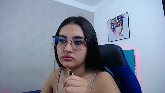 Snapshot of antonella_sweetlittle chatting on 12/17/25, 09:15 antonella sweetlittle online show from 12/17/25, 09:15