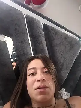 Snapshot of Alona_Evans chatting on 02/04/25, 12:00 Alona Evans online show from 02/04/25, 12:00