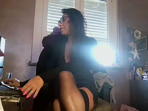 Snapshot of LadyVenere chatting on 12/14/25, 08:20 LadyVenere online show from 12/14/25, 08:20